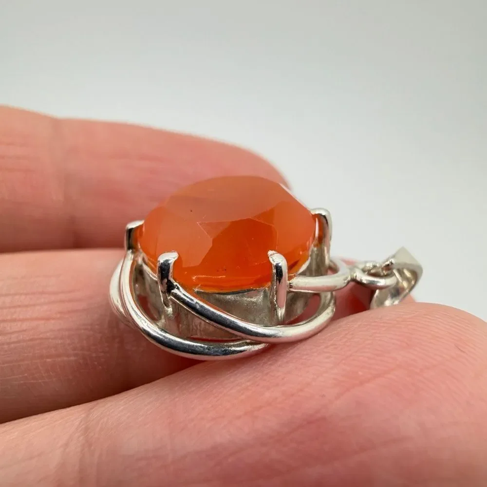 NWOT 12mm, round cut,‎ faceted Carnelian pendant in sterling silver!
